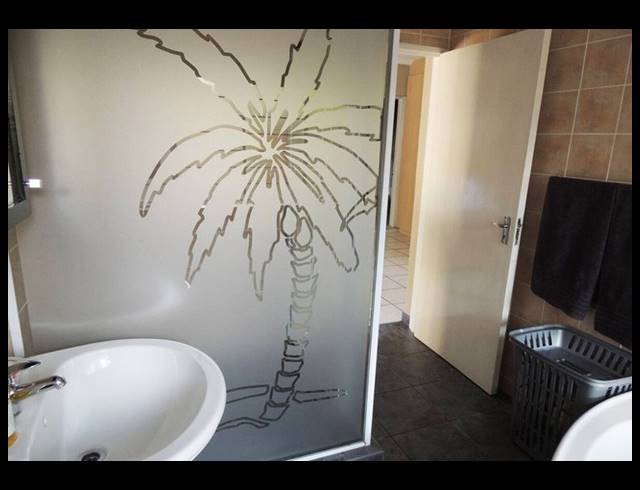 8 BEDROOM FREESTANDING FOR SALE IN VAN RIEBEECK PARK